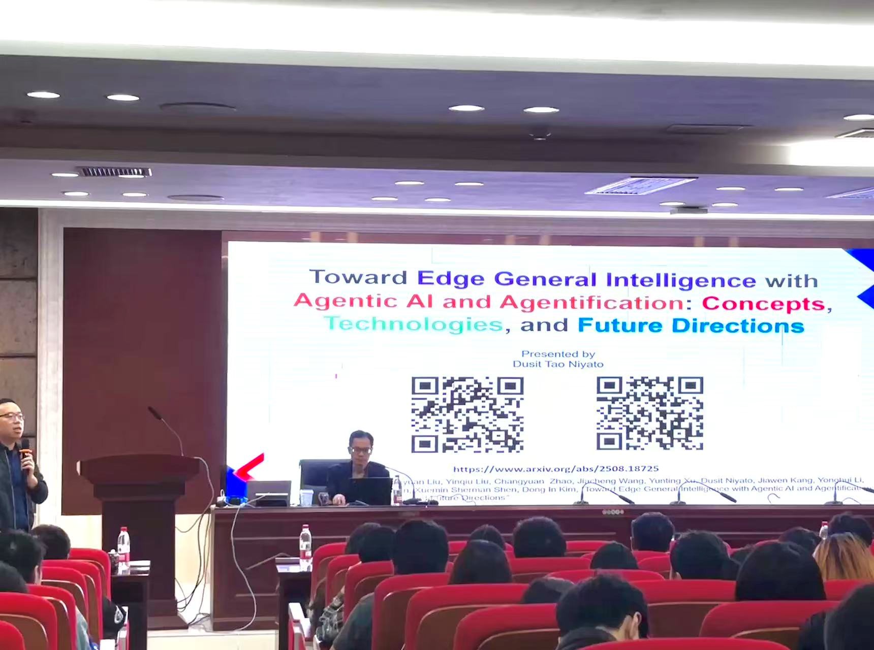 信息学院举办主题为“Toward Edge General Intelligence with Agentic AI and ...