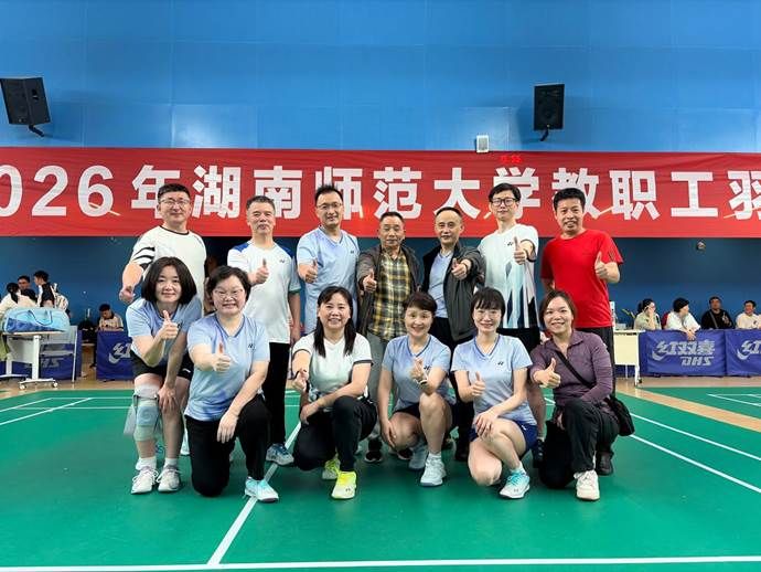 信息科学与工程学院羽毛球队合照